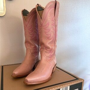BRAND NEW and RARE Tecovas Misty Rose Cowhide Boots